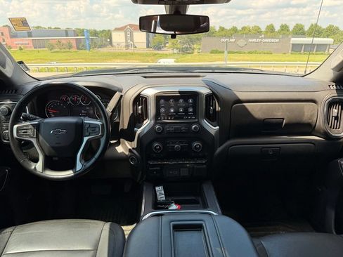 Used 2021 Chevrolet Silverado 1500 LT Trail Boss w/ Convenience Package II AWD/4WD image 4