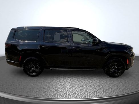 Used 2025 Jeep Wagoneer Series II AWD/4WD image 4