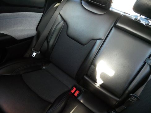 Used 2022 Jeep Compass Latitude image 11