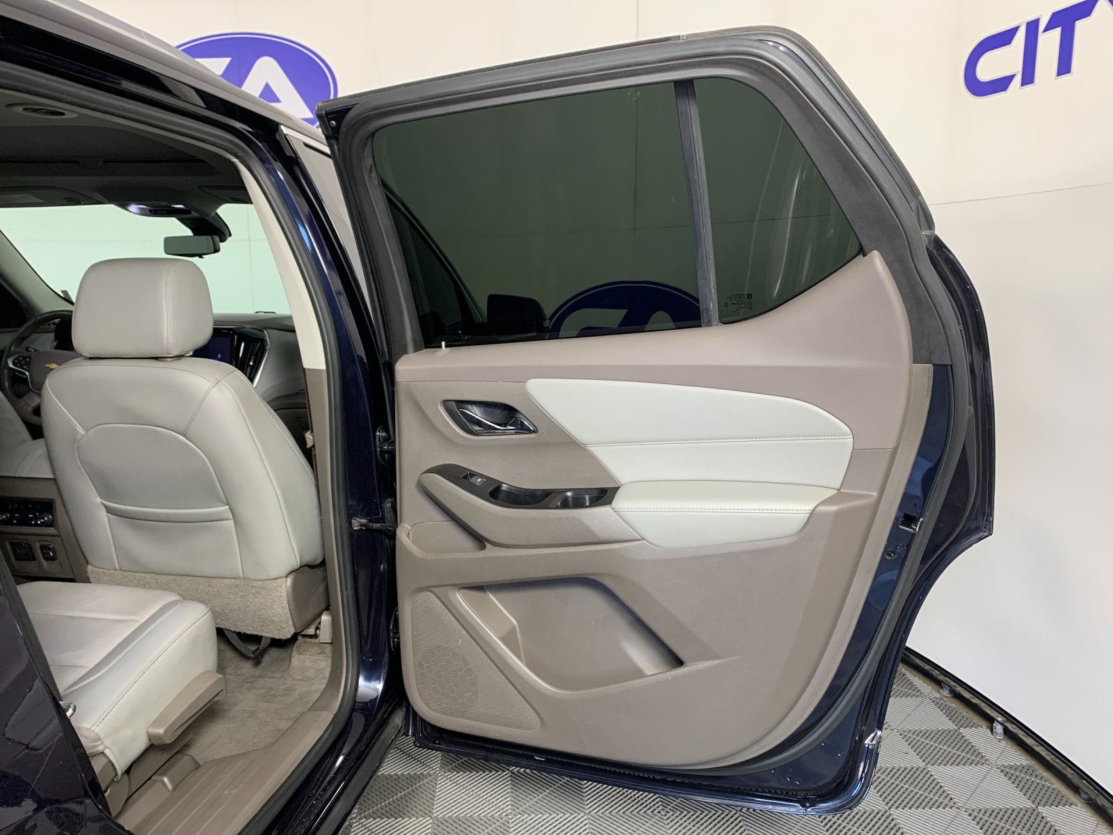 Used 2020 Chevrolet Traverse Premier w/ LPO, Floor Liner Package FWD image 36