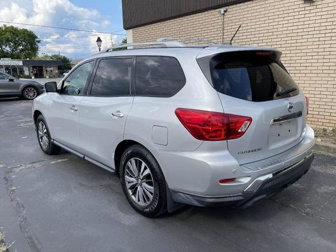 Used 2017 Nissan Pathfinder SL w/ SL Tech Package AWD/4WD image 3