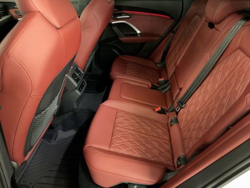 New 2025 Audi SQ5 Prestige image 15
