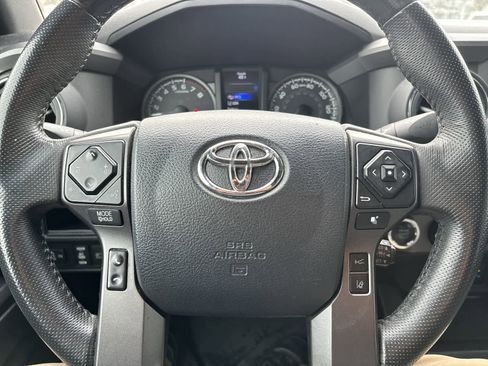 Used 2019 Toyota Tacoma TRD Off-Road image 8