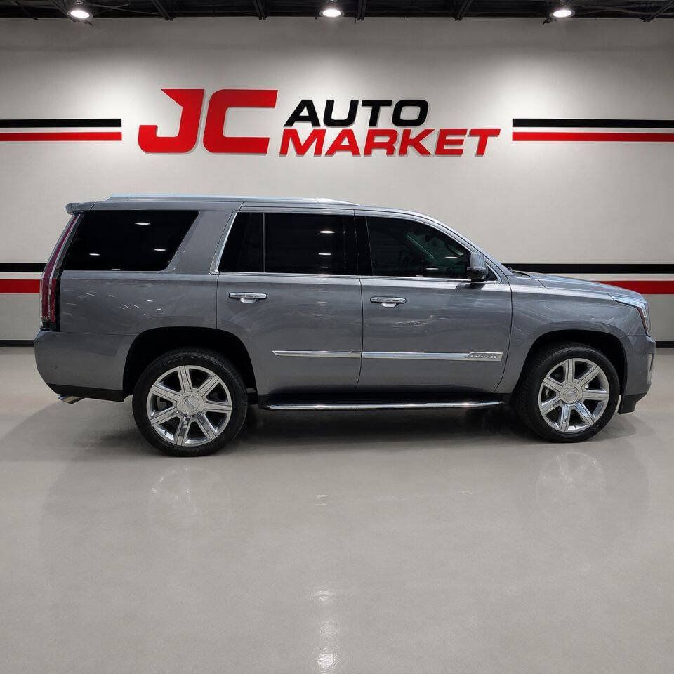 Used 2019 Cadillac Escalade Luxury RWD image 6