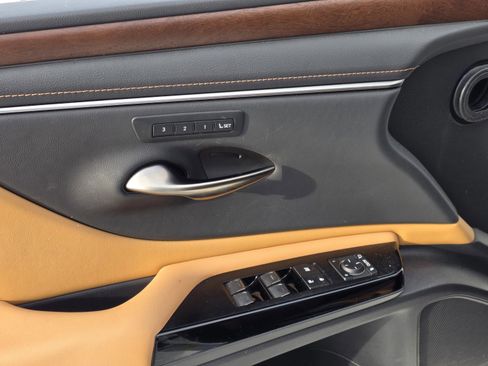 Used 2024 Lexus ES 350 w/ Luxury Package image 30