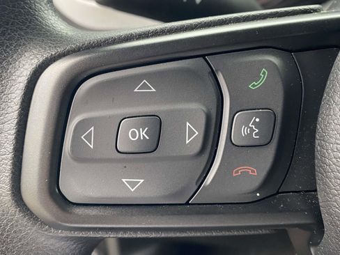 Used 2025 Jeep Wrangler Sport image 23