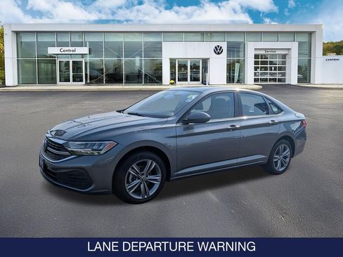 Certified 2024 Volkswagen Jetta SE FWD image 3