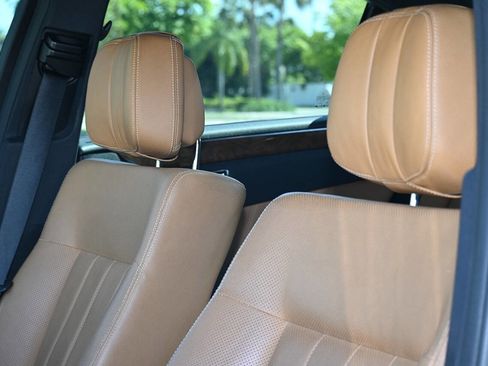 Used 2011 Mercedes-Benz E 550 4MATIC Sedan image 12