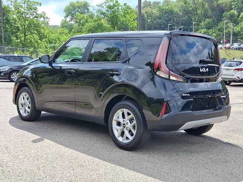 Used 2025 Kia Soul LX FWD image 4