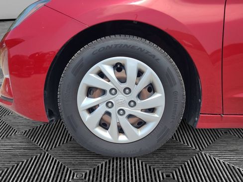 Used 2019 Hyundai Elantra SE FWD image 14