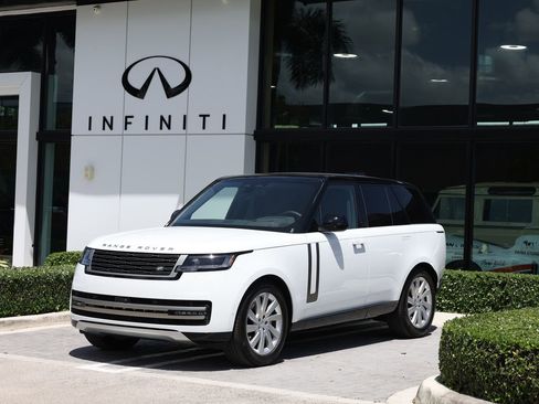 Used 2025 Land Rover Range Rover SE AWD/4WD image 1