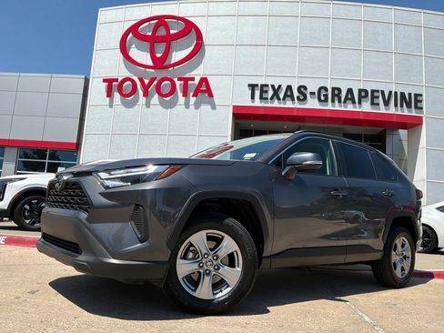 Used 2025 Toyota RAV4 XLE FWD image 2