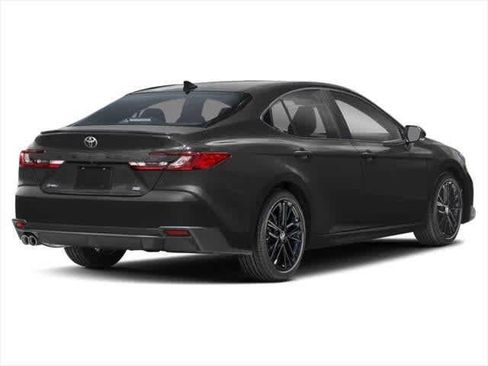 Used 2025 Toyota Camry SE FWD image 2