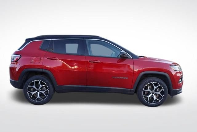 Used 2025 Jeep Compass Limited AWD/4WD image 12