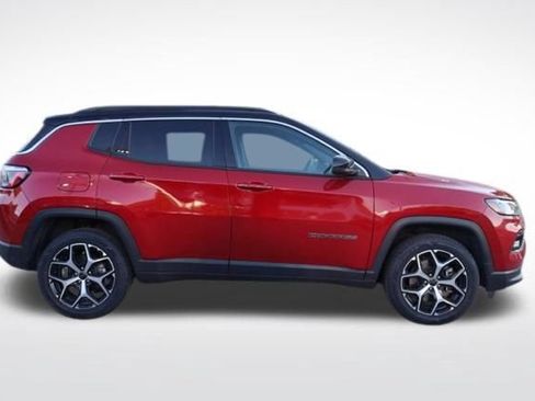 Used 2025 Jeep Compass Limited AWD/4WD image 12