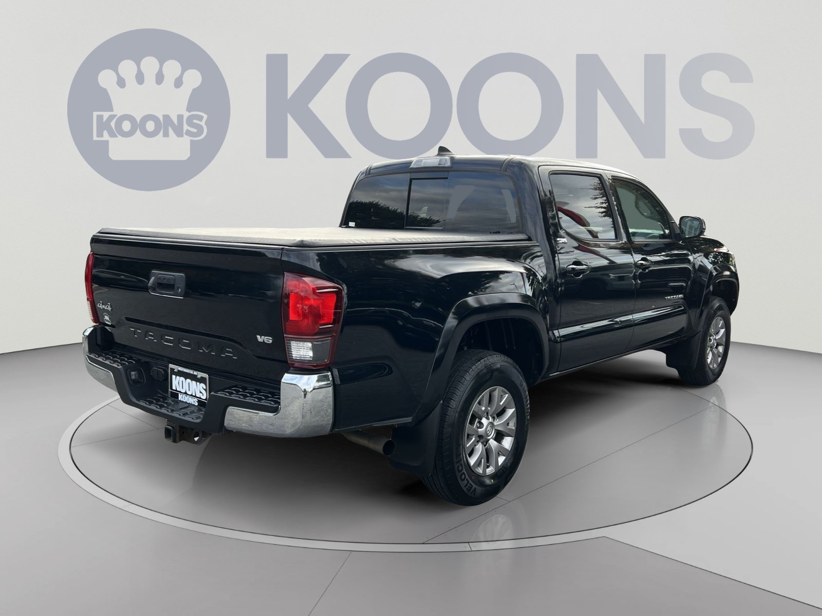 Used 2018 Toyota Tacoma SR5 AWD/4WD image 7