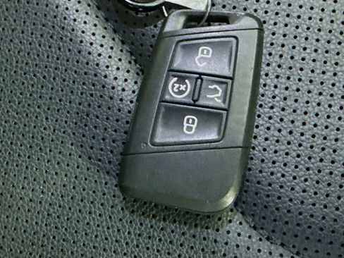 Used 2022 Volkswagen Tiguan SEL R-Line image 37