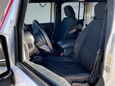 Used 2018 Jeep Wrangler Unlimited Sport S image 24
