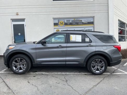 Used 2022 Ford Explorer XLT w/ Equipment Group 202A image 2