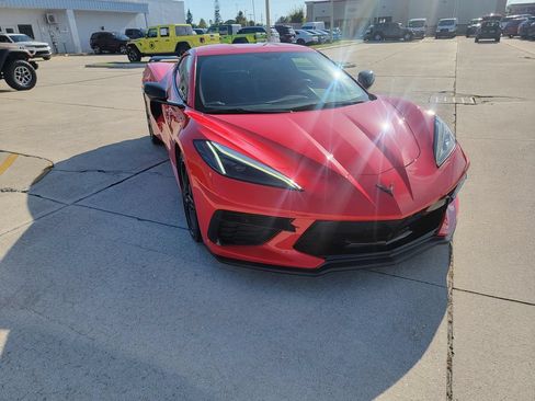 Used 2021 Chevrolet Corvette Stingray Coupe w/ Z51 Performance Package RWD image 8
