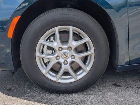 Used 2025 Chrysler Pacifica Select FWD image 9