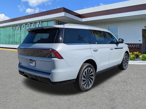 New 2025 Lincoln Navigator Black Label AWD/4WD image 4