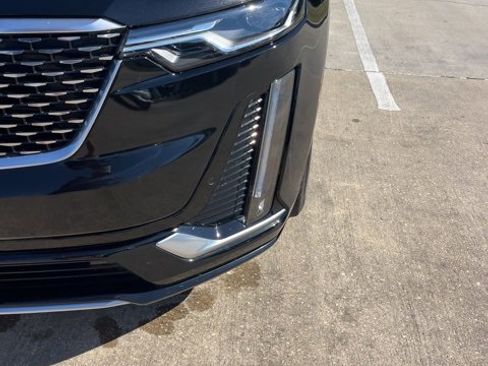 Used 2025 Cadillac XT6 Premium Luxury image 12