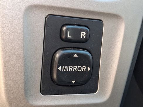 Used 2009 Toyota Matrix S image 22