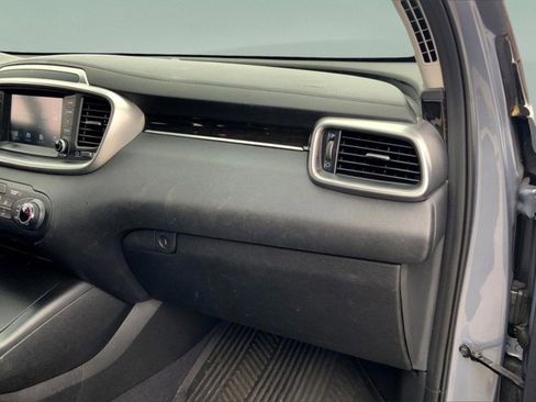 Used 2020 Kia Sorento LX image 17