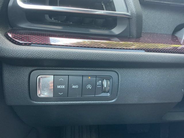 Used 2025 Chevrolet Traverse Z71 AWD/4WD image 10
