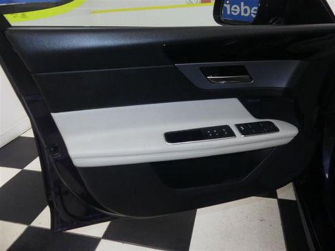 Used 2017 Jaguar XF R-Sport image 26