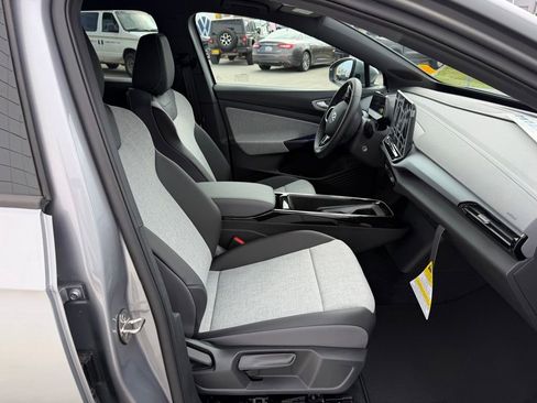 New 2026 Volkswagen ID.4 Pro RWD image 18