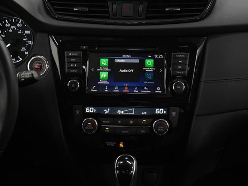 Used 2020 Nissan Rogue SL w/ Premium Package AWD/4WD image 16