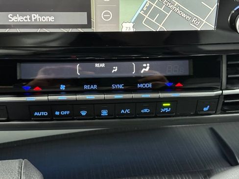 Used 2022 Toyota Sienna XSE AWD/4WD image 22