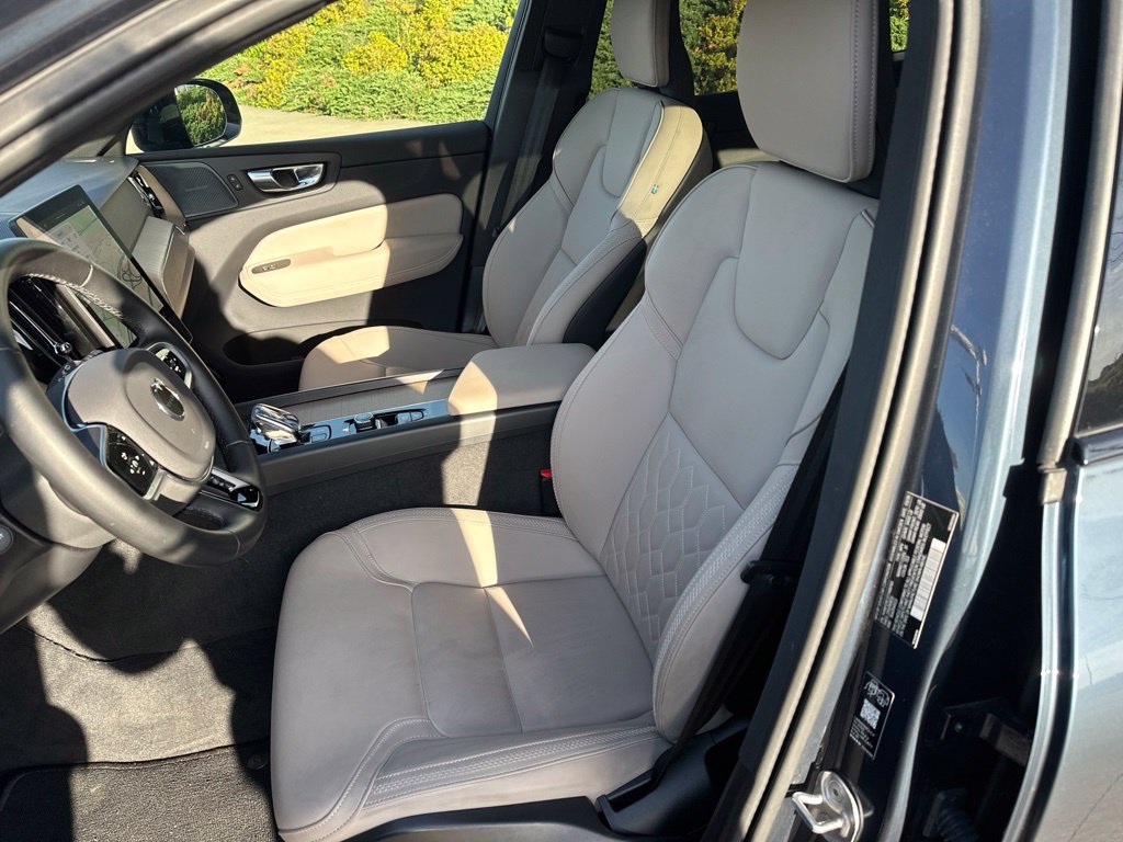 Used 2026 Volvo XC60 B5 Plus AWD/4WD image 12