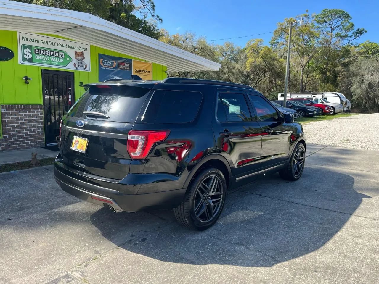 Used 2017 Ford Explorer XLT w/ Equipment Group 202A FWD image 7