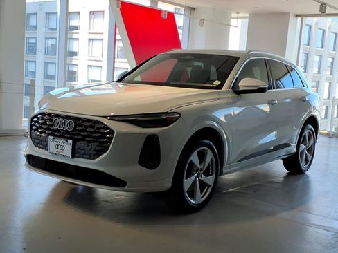 Used 2025 Audi Q5 Premium Plus w/ Premium Plus AWD/4WD image 1
