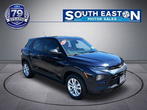 Used 2021 Chevrolet TrailBlazer LS FWD image 2