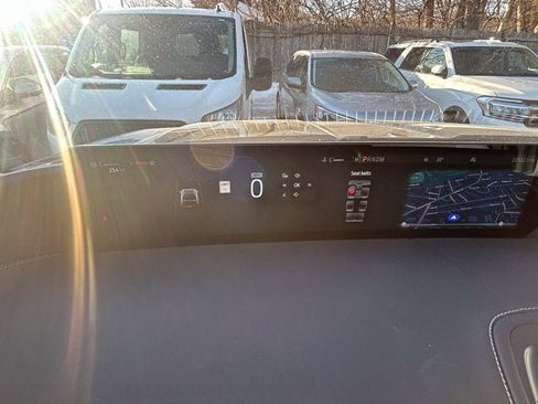 Used 2025 Ford Expedition Platinum image 16