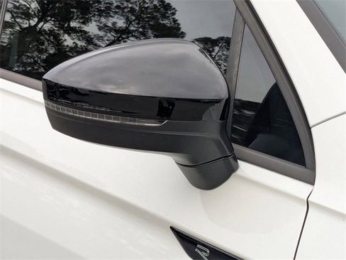 Certified 2024 Volkswagen Tiguan SE R-Line image 9