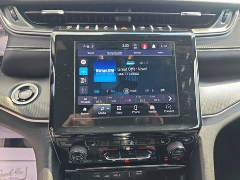 Used 2024 Jeep Grand Cherokee Altitude AWD/4WD image 19