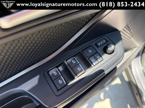 Used 2018 Toyota C-HR XLE FWD image 18
