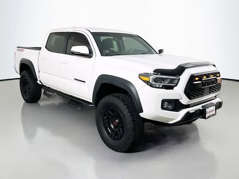Used 2023 Toyota Tacoma TRD Off-Road AWD/4WD image 4