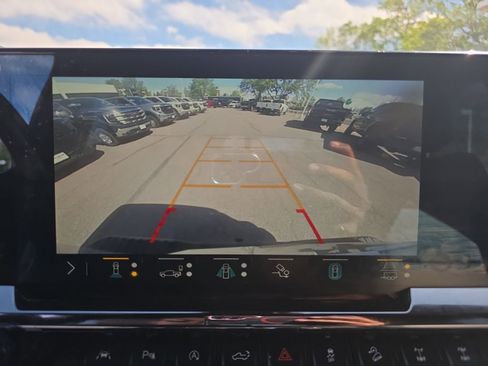 Used 2022 Chevrolet Silverado 1500 ZR2 w/ Technology Package AWD/4WD image 23