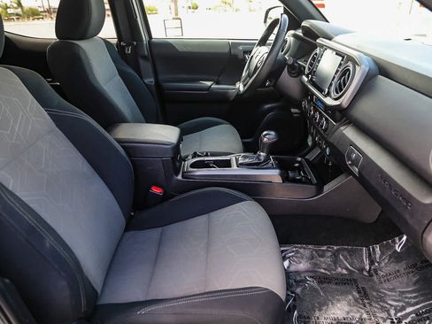 Certified 2023 Toyota Tacoma TRD Off-Road AWD/4WD image 17