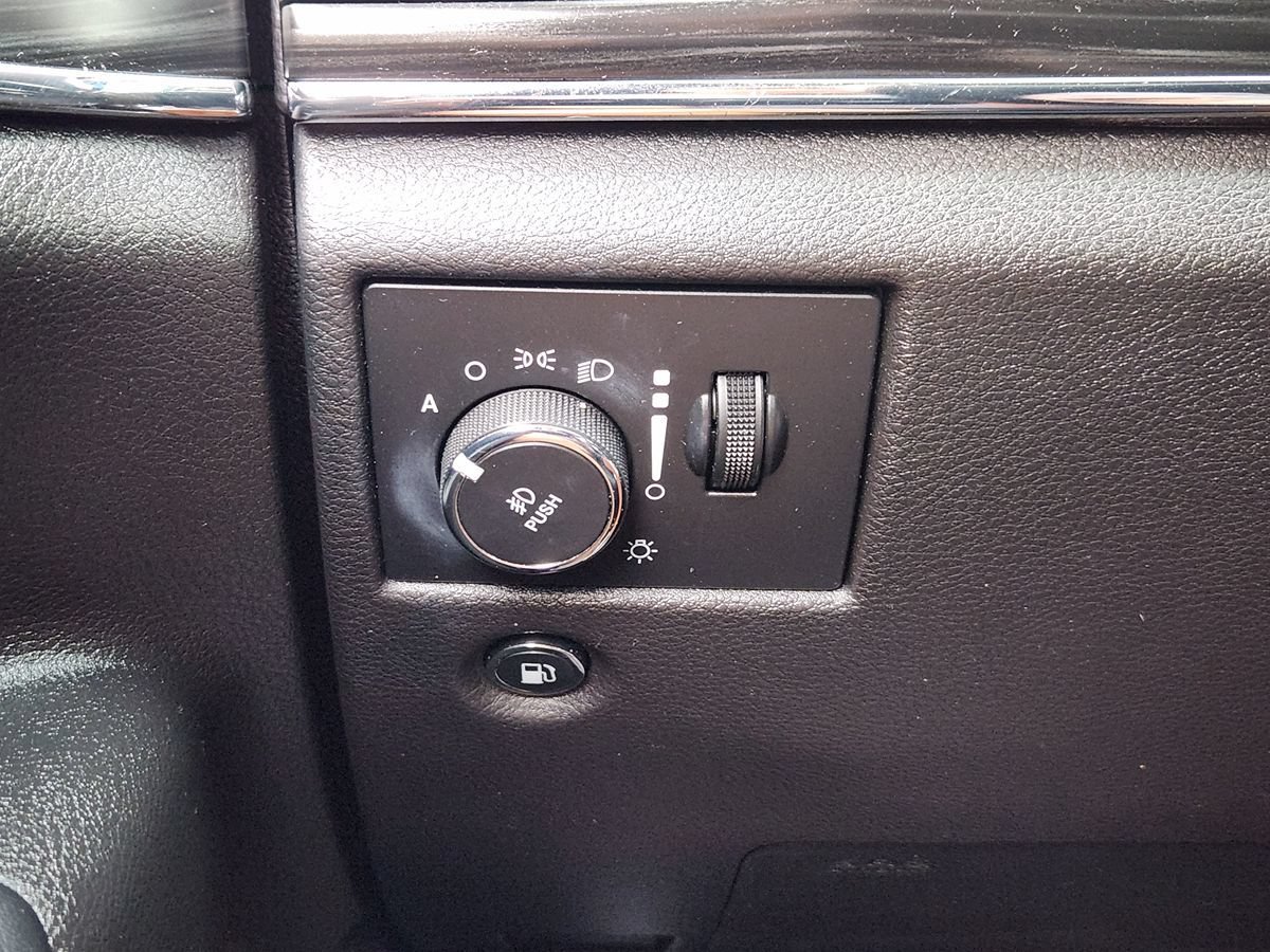 Used 2019 Jeep Grand Cherokee Limited RWD image 42