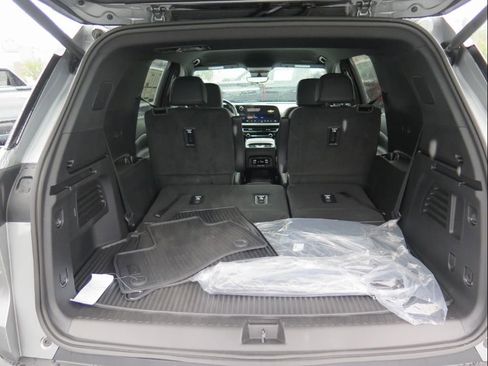 New 2026 Chevrolet Traverse LT w/ Enhanced Driving Package image 15