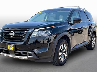 Used 2023 Nissan Pathfinder SL w/ Black Appearance Package