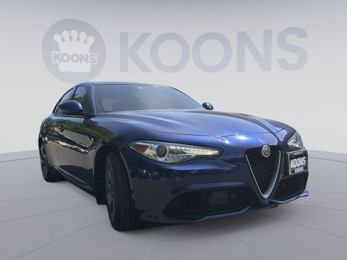 Used 2017 Alfa Romeo Giulia Ti w/ TI 18" Sport Package AWD/4WD image 10