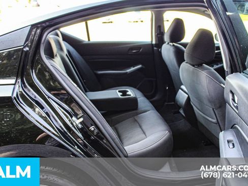 Used 2025 Nissan Altima 2.5 SV FWD image 17